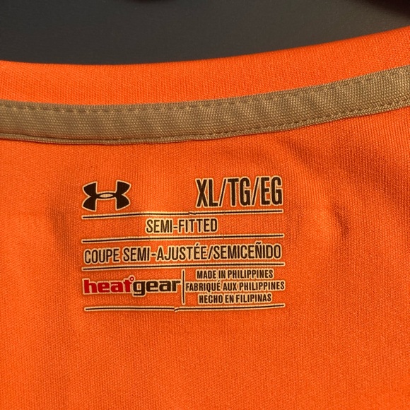 Under Armor HeatGear Semi-Fitted Neon Orange/Coral Tee. Size XL. Small stain. - Picture 4 of 4